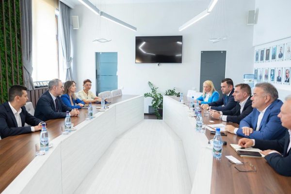 Ministerul Finanțelor sprijină investiții majore la Dacia și Draxlmaier