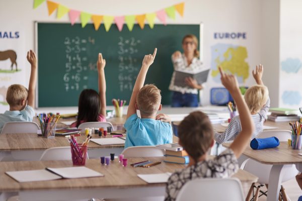 Școala românească și piața muncii, două lumi paralele: soluțiile pentru schimbare